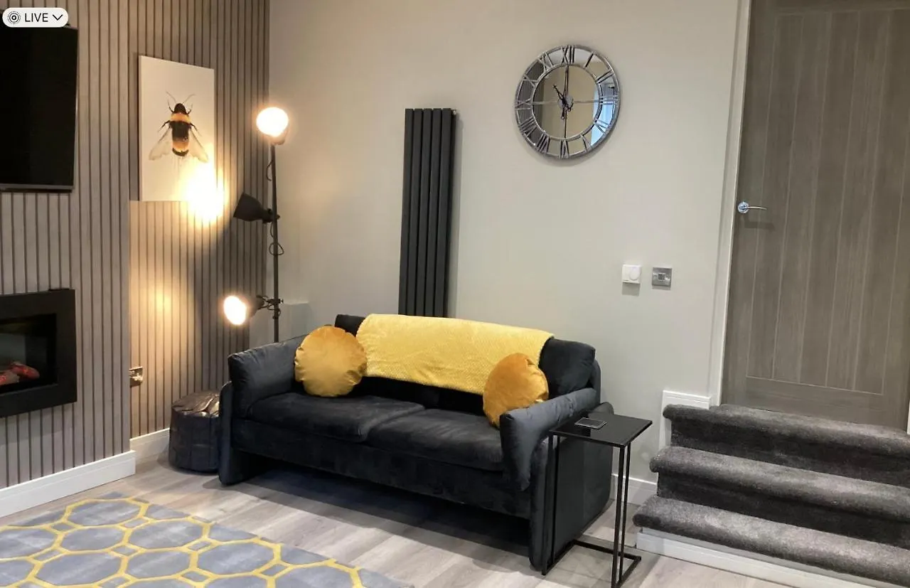Apartment In Uppermill 새들워스