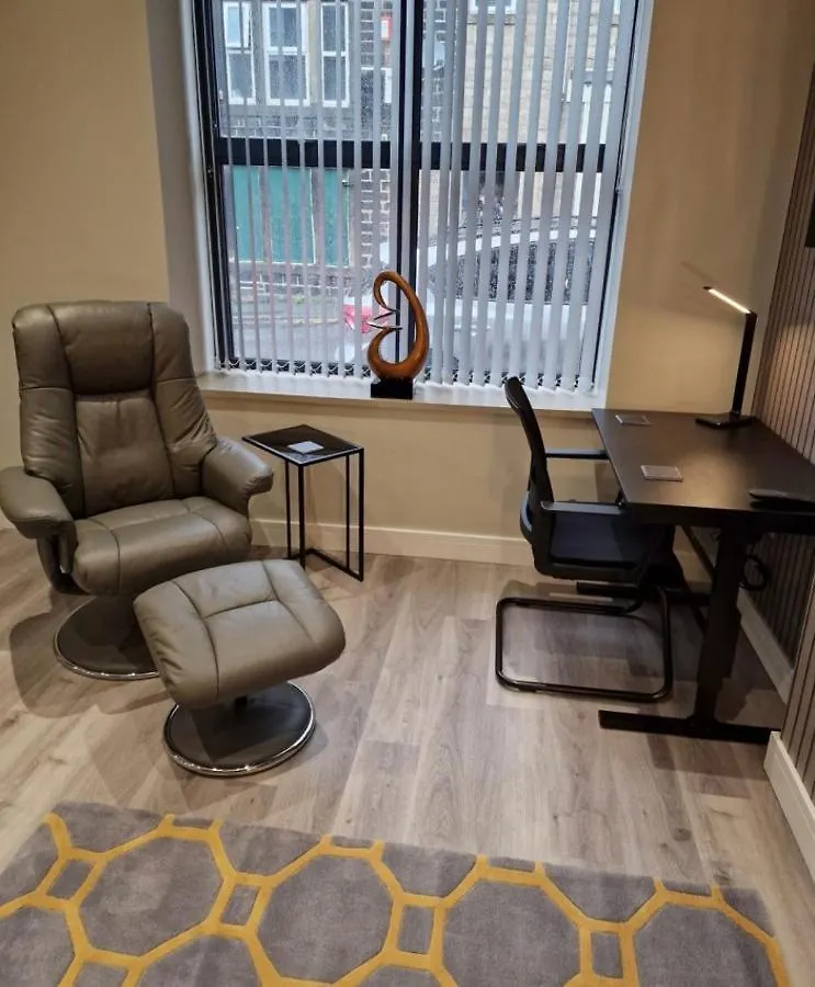 Apartment In Uppermill 새들워스